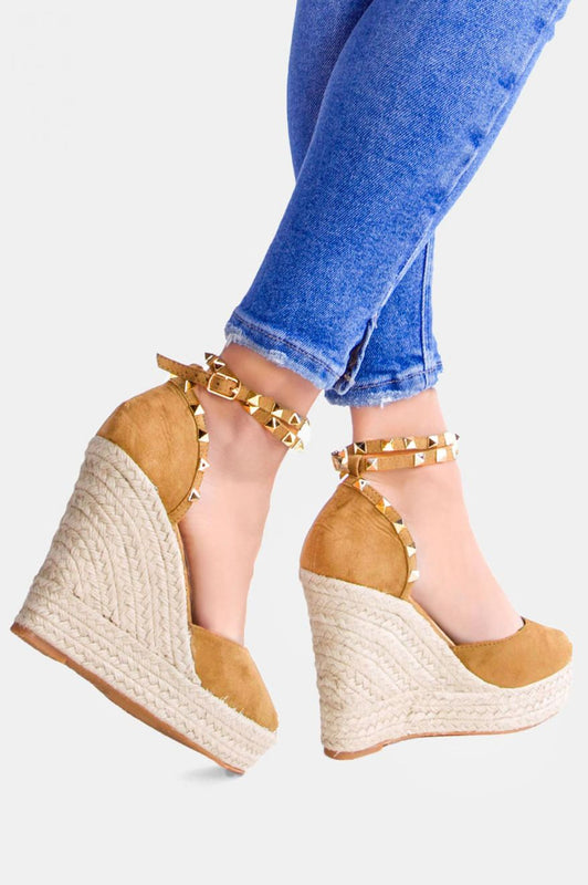 GARRIK - Yellow mustard sandals with wedge and studs