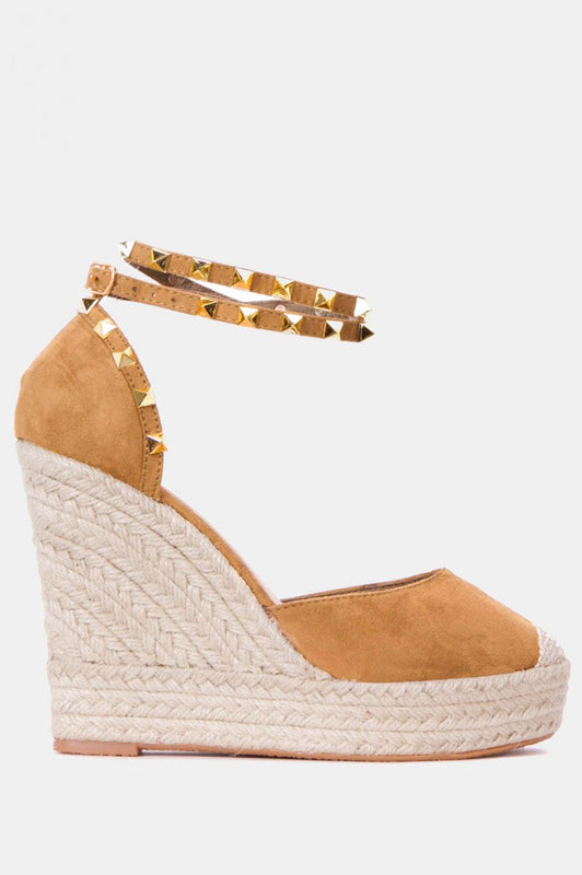 GARRIK - Yellow mustard sandals with wedge and studs