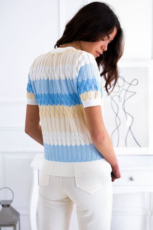 Light blue half-sleeved sweater with zigzag pattern