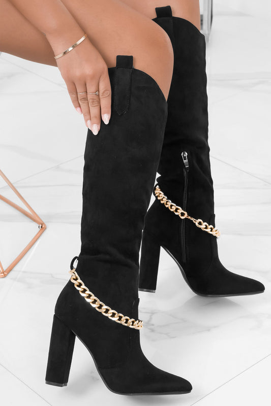 DOROTHY - Black suede boots with golden chain