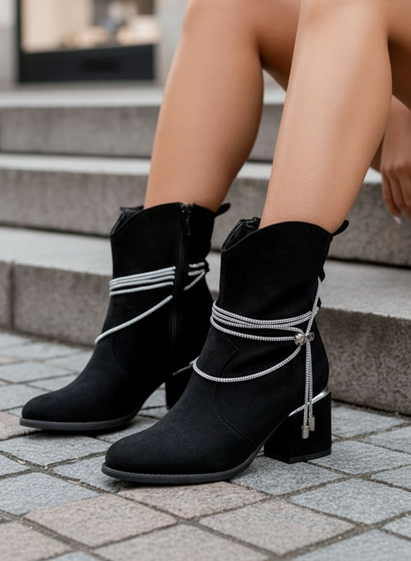 ZAFIRA - Bottines noires en daim Alexoo avec lacets strass