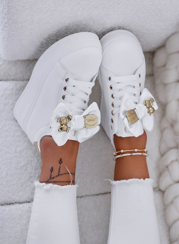 VANESSA - White sneakers with bow and gold teddy