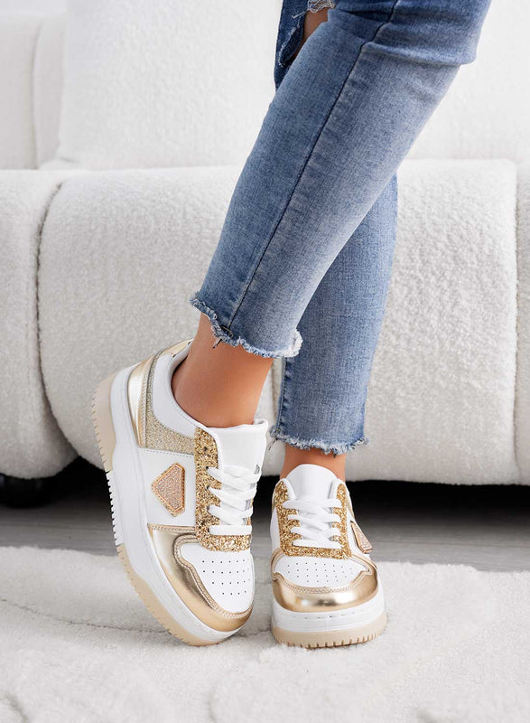 Zapatillas blancas con detalles en oro brillante