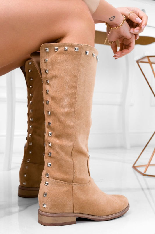 VENERE - Beige suede boots with innner wedge and studs