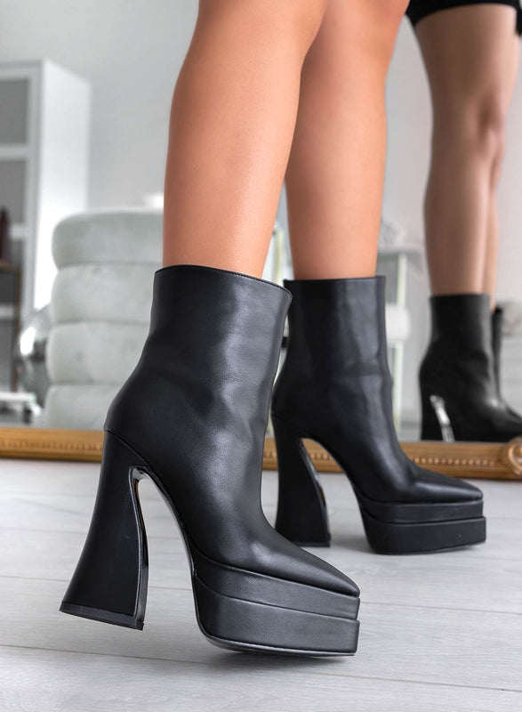 LEGACY - Alexoo black ankle boots with pointed toe and curved heel