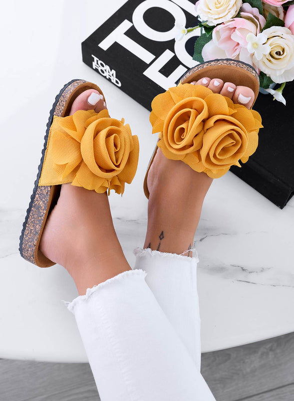 SUMMER - Sandalias amarillas tipo chancla con flores aplicadas