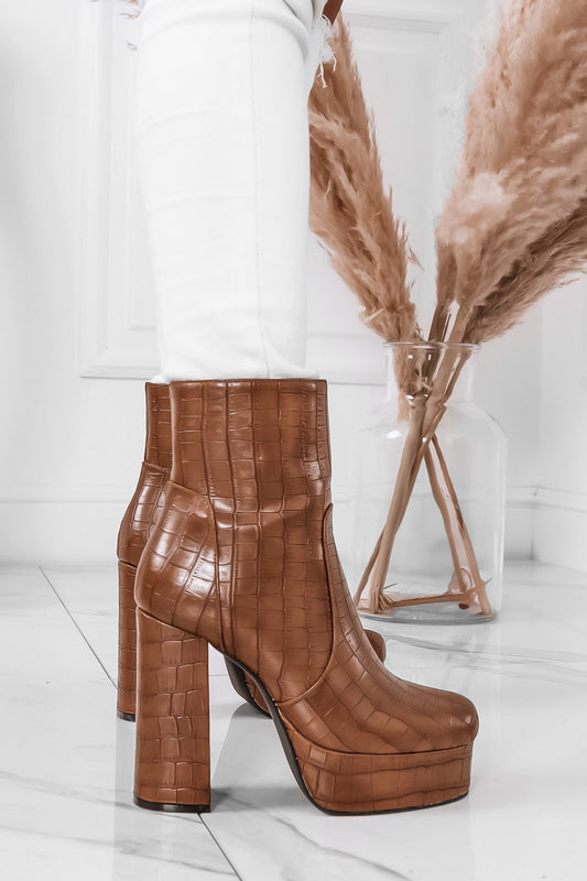 FAUNA - Camel ankle boots with coccodrile print and high heels