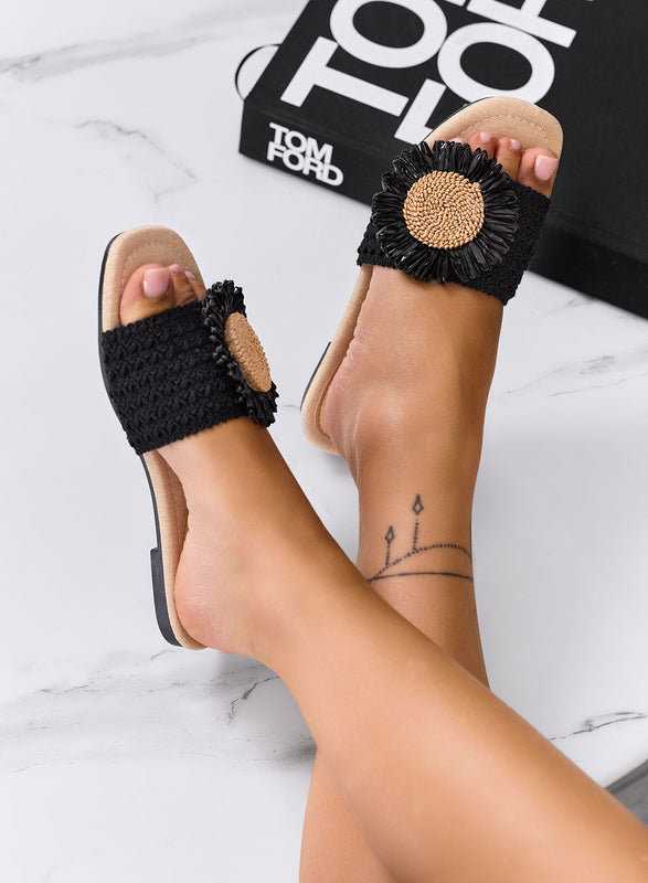 GISELLA - Sandalias Zapatillas negras con Maxi Flor Decorativa