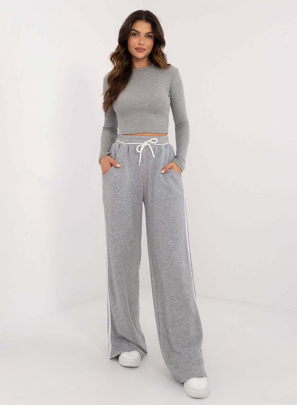 Ensemble gris deux pièces avec bande latérale