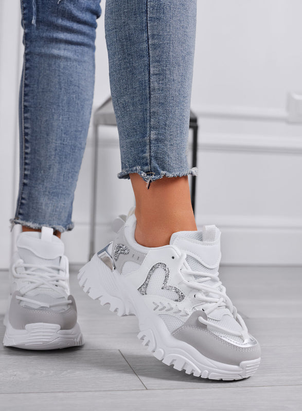LORY - Sneakers bianche sportive da donna con cuore e inserti grigi