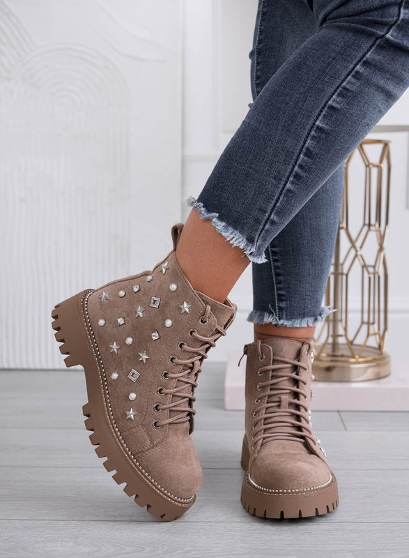 VERONIKA - Bottines combat couleur boue avec perles et clous étoile