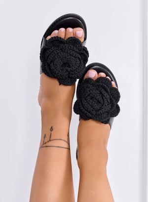 SARAH - Black slippers with Maxi Crochet Flower