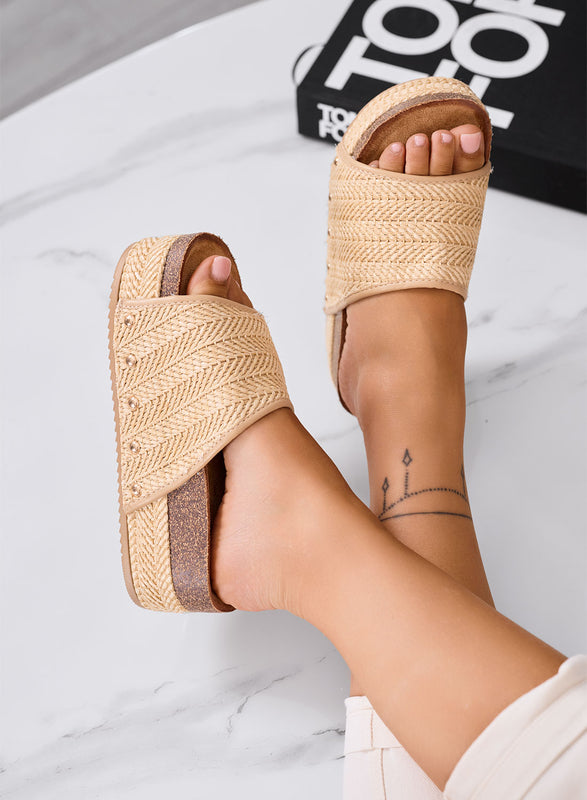 GIUSY - Sandalias tipo chancla plataforma en cuerda trenzada color barro con suela alta