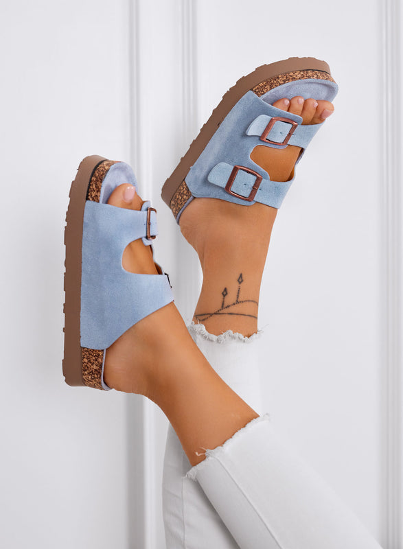 INES - Sandali Ciabatte azzurre in camoscio con fibbie e suola comfort in sughero