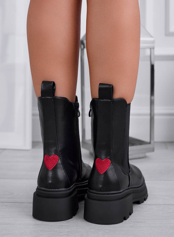 VARYS - Black ankle boots with side spring and red heart