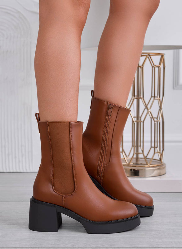 RUBY - Camel ankle boots with side elastic