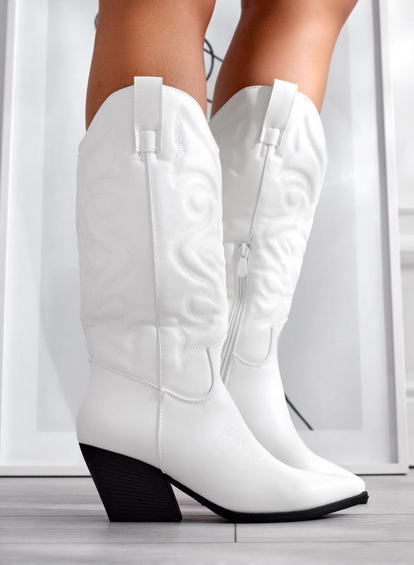 ROBIN - Camperos white boots with relief embroidery