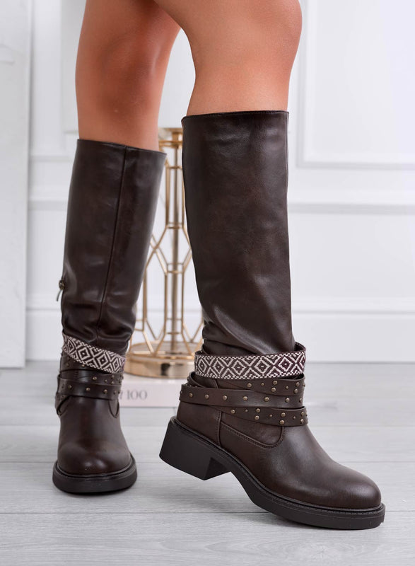 ALINA - Brown boots with studs and a patterned strap