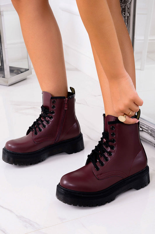 DENVER - Burgundy faux leather ankle boots with laces