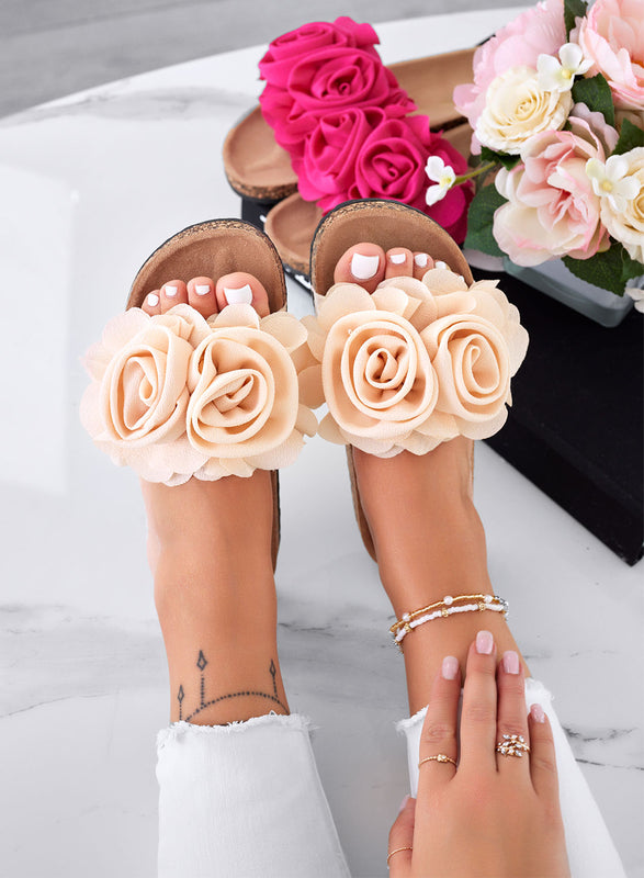 SUMMER - Sandali beige a ciabatta con fiori applicati