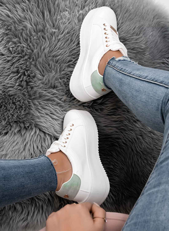 CARRY - White sneakers with gold trim and green back