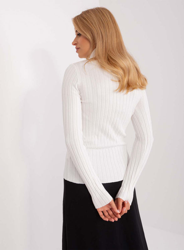Pull blanc côtelé à col montant