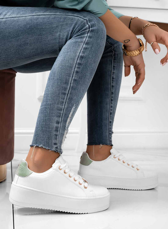 CARRY - White sneakers with gold trim and green back