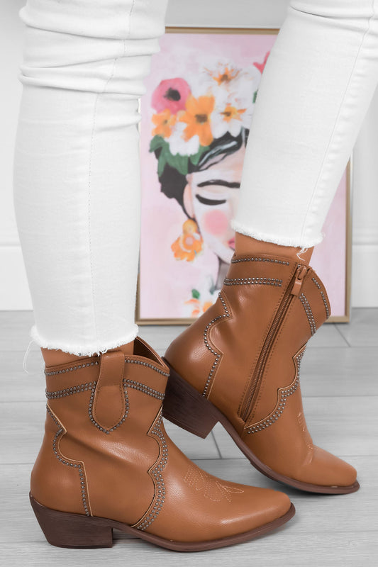 CHIARA - Camel camperos boots with silver studs