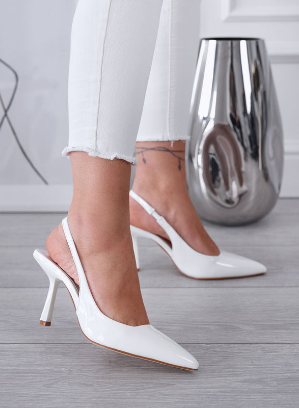 NAOMI - Escarpins Slingback blancs en vernis à bout pointu avec talon