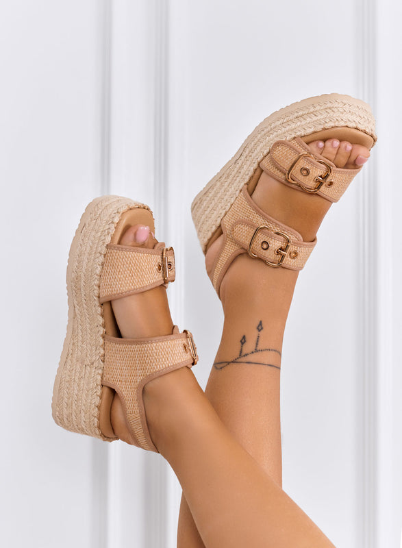 AUDREY - Sandalias color barro con plataforma, doble hebilla dorada y suela de cuerda
