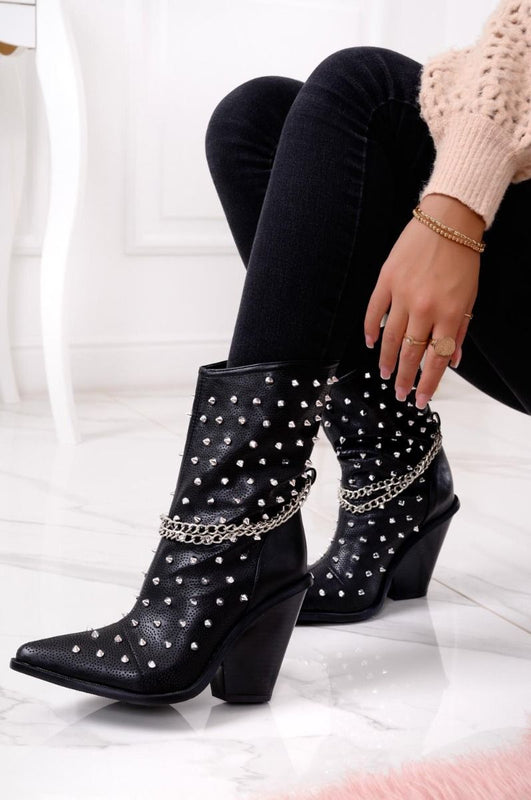 EVELIN - Black cowboy boots with studs and chain