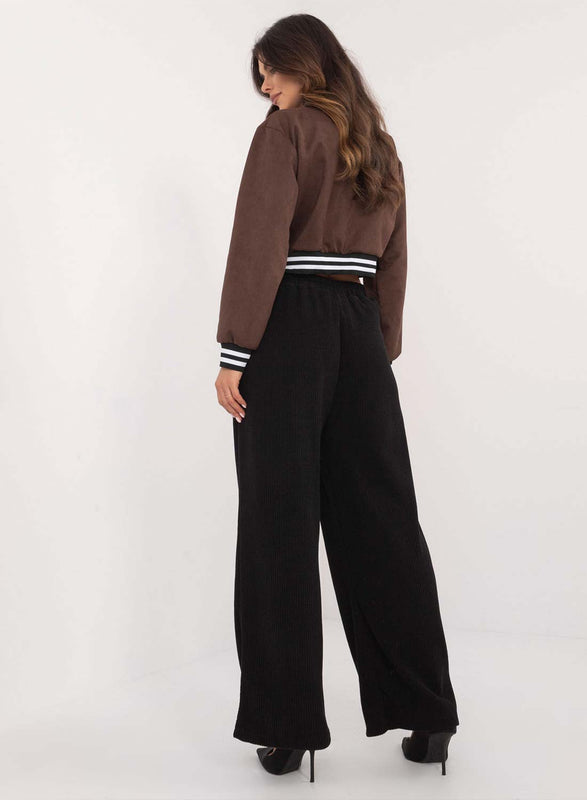 Pantalon noir en velours côtelé