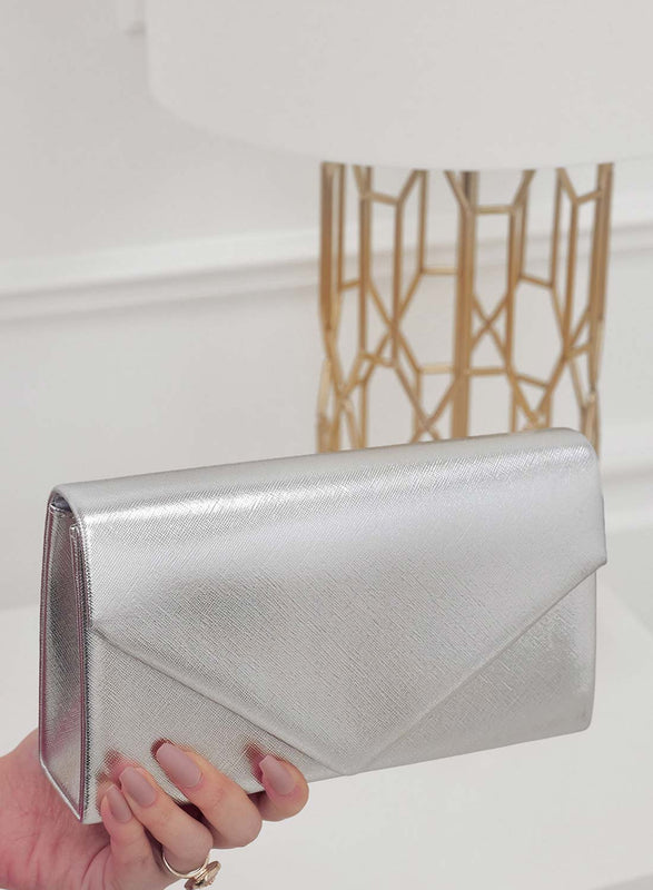 Silver clutch bag B210