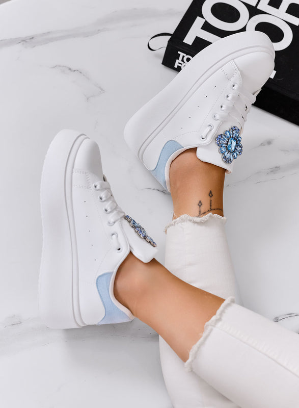RONNIE - Sneakers bianche platform con maxi fiore gioiello azzurro