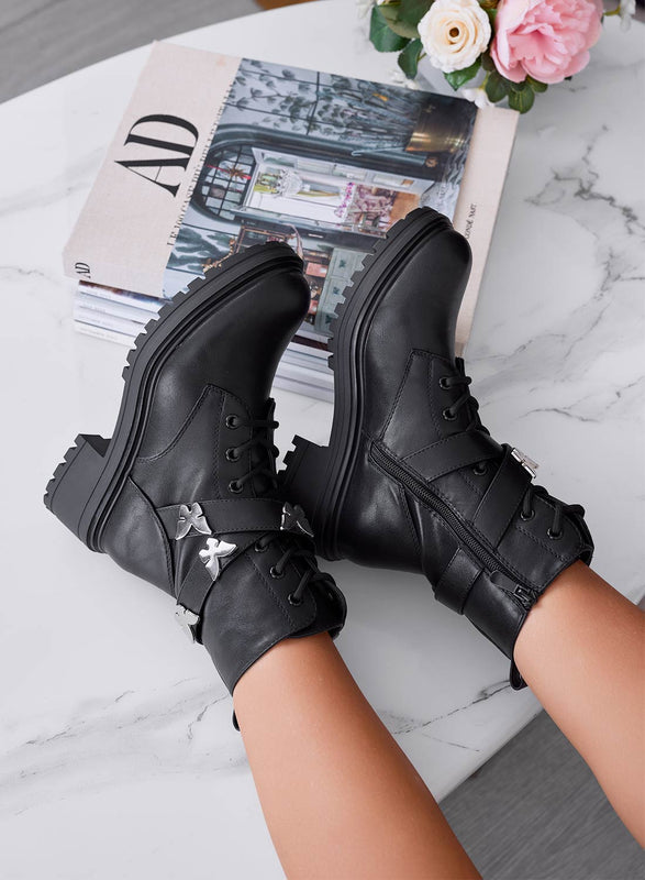 IVON - Bottines noires style militaire avec papillons argentés
