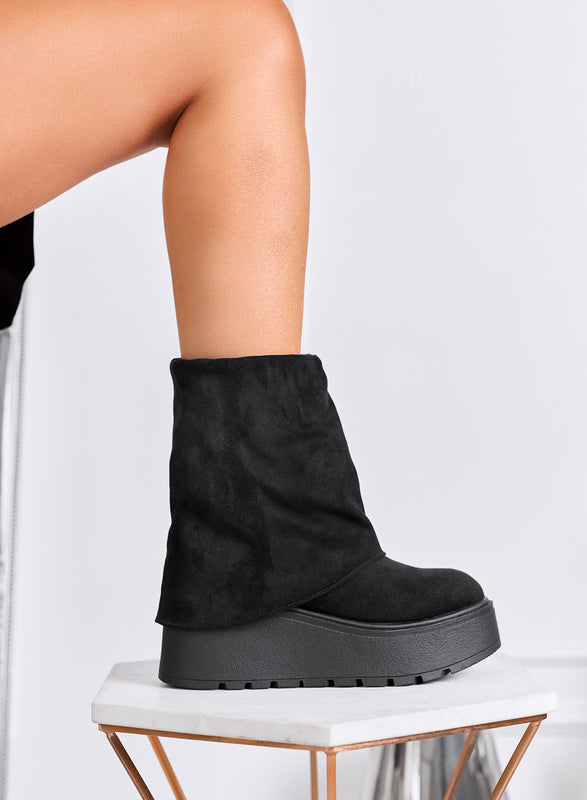 TIBERIA - Stivaletti neri scamosciati con risvolto e zeppa