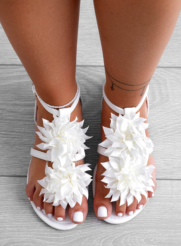 CONNIE - White thong sandals in satin with applied flower