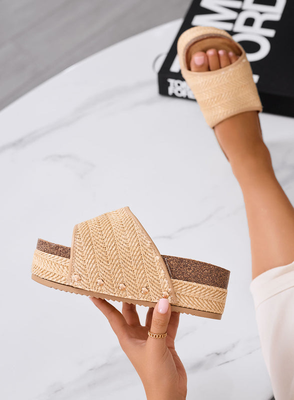 GIUSY - Sandalias tipo chancla plataforma en cuerda trenzada color barro con suela alta