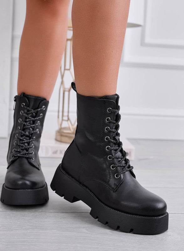 TRACY - Black ankle boots with laminated laces
