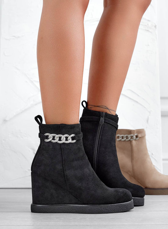 Black ankle boots with wedge heel and jewel chain