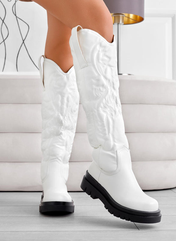 LINA - Bottes blanches Alexoo style camperos avec broderie en relief
