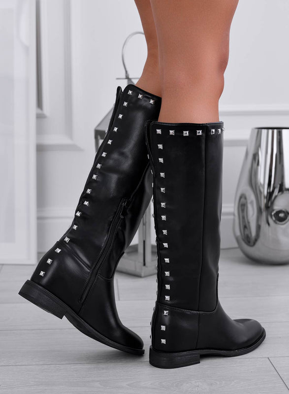 BEATRIX - Black boots with inner wedge and studs on the back