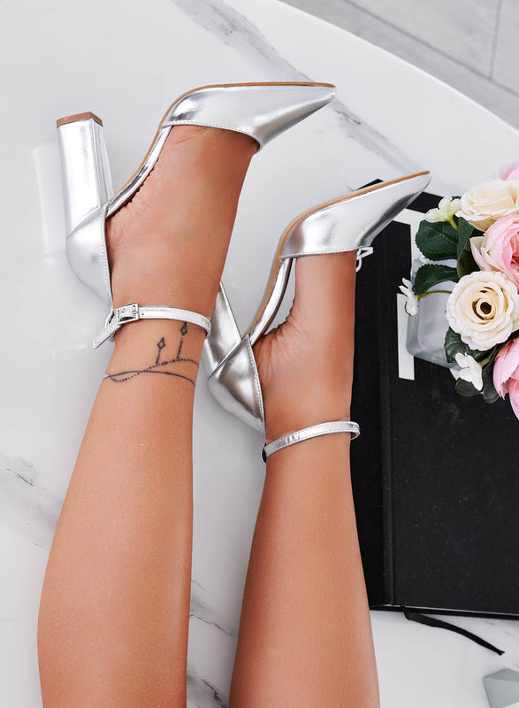 NOAH - Metallic silver pumps with strap