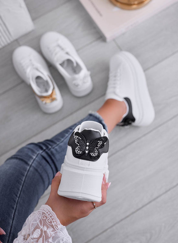 CRISTINA - Zapatillas blancas con talón negro y mariposa joya