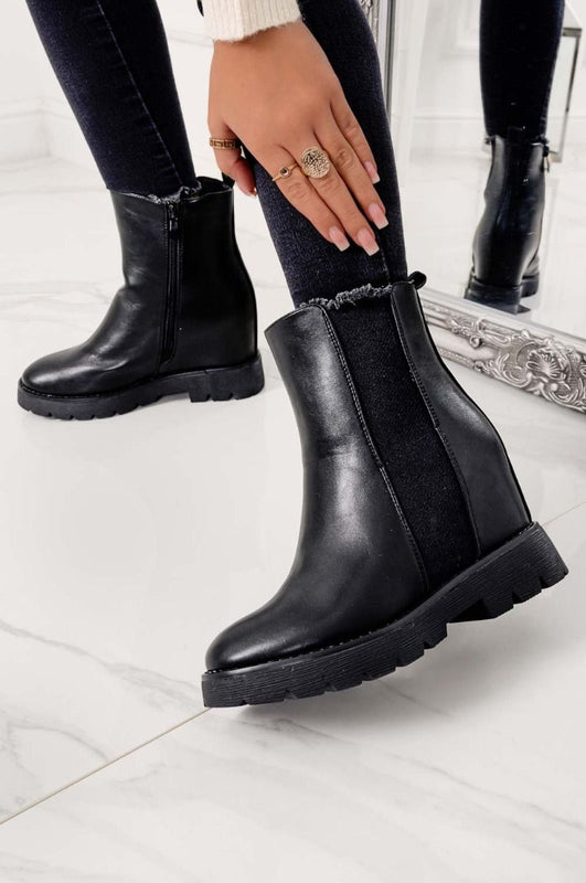 LINDY - Black ankle boots with inner wedge and side spring