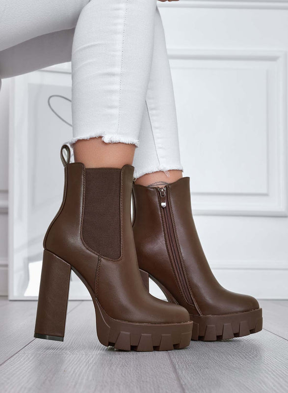 TERRY - Brown ankle boots with side elastic