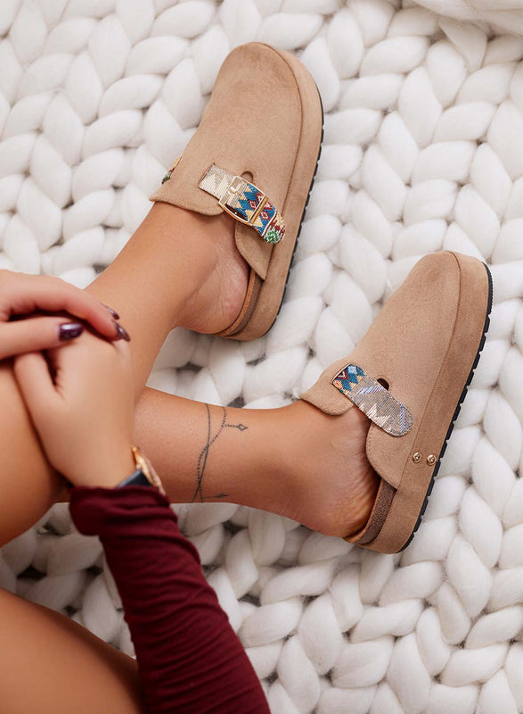 YODA - Beige clog slippers with colorful buckles