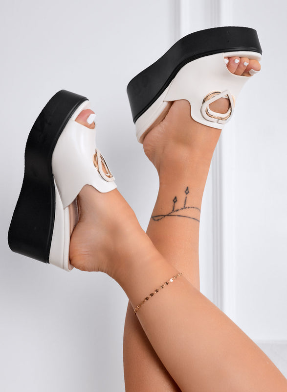SAMANTHA - White wedge mules with heart detail