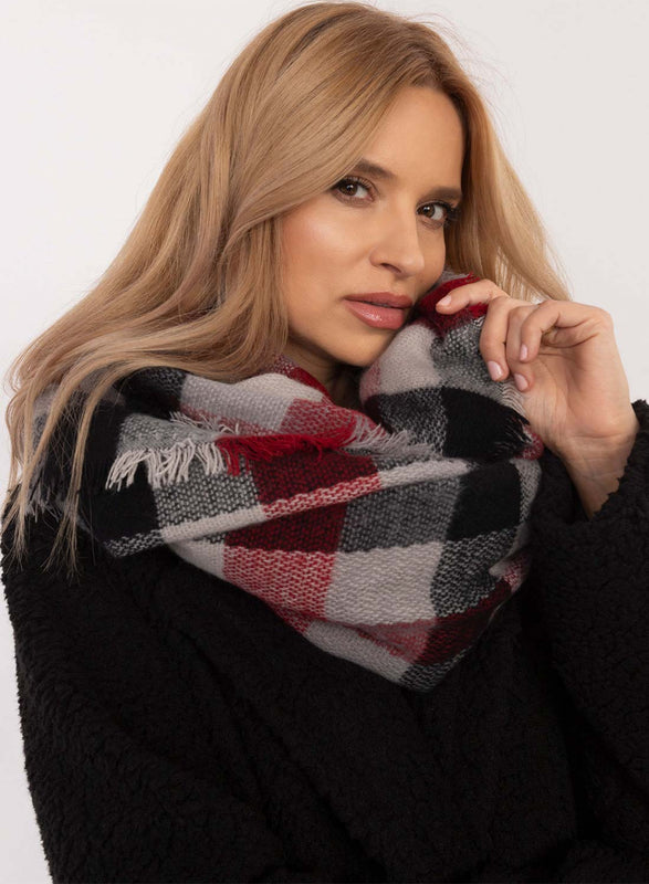 Bufanda negra con paneles en contraste