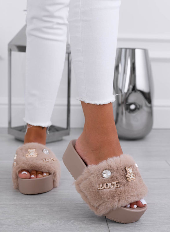 PRETTY - Beige slipper sandals with gold applications